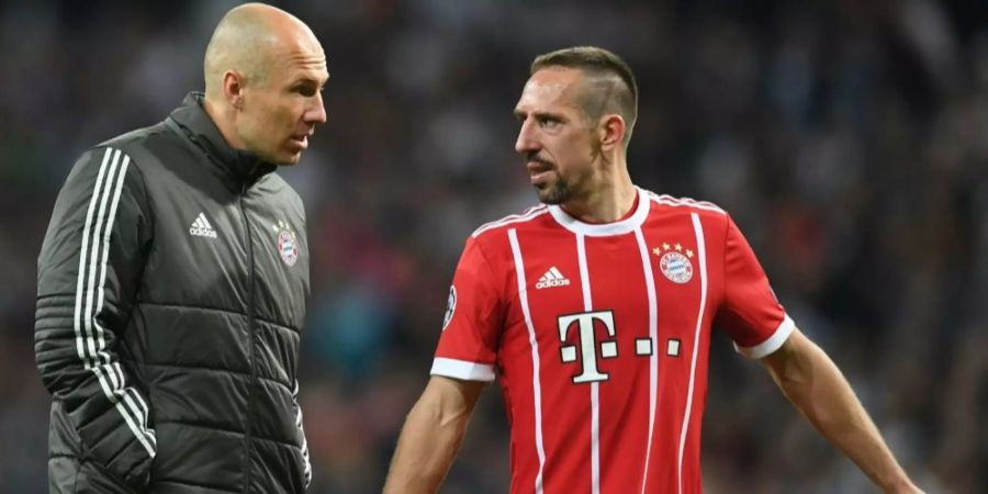 Franck Ribery und Arjen Robben unterhalten sich.