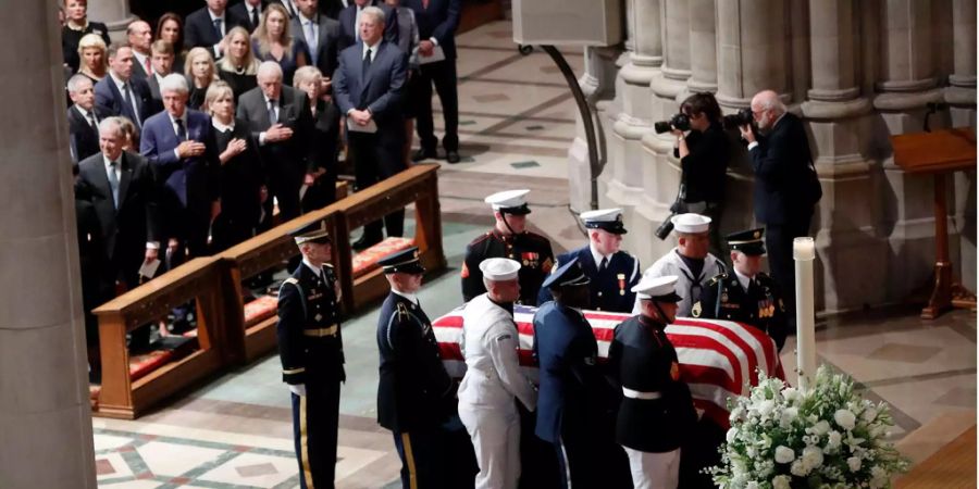 In der Washington Nationals Cathedral in Washington findet die Trauerfeier des verstorbenen Senators John McCain statt.