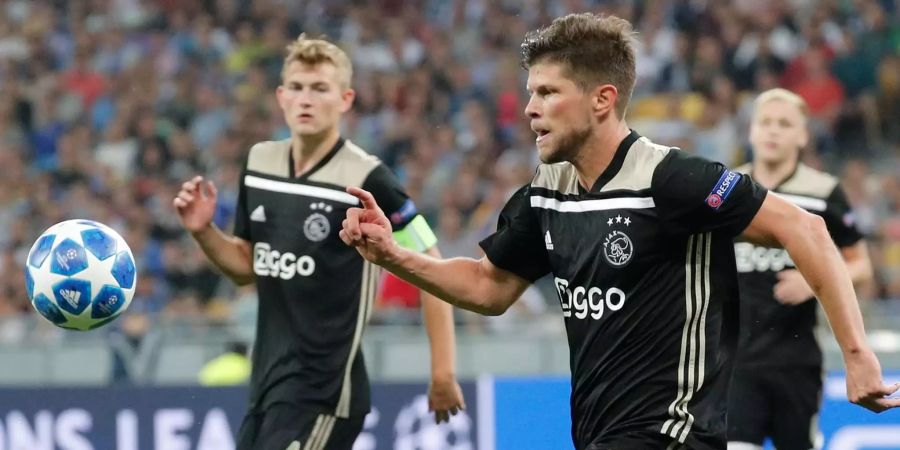 Klaas Jan Huntelaar (rechts) in Aktion während dem UEFA Champions League Playoff Spiel von FC Dynamo Kyiv und Ajax Amsterdam.