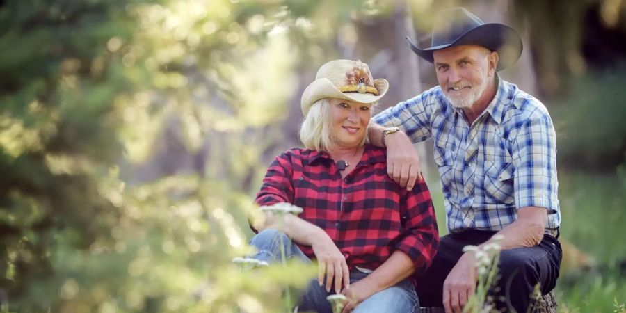 TV-Bauer Andreas aus Appenzell mit Hofdame Irmgard in Kanada.