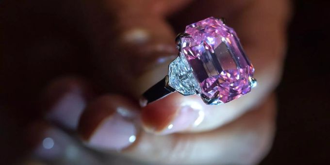 «Pink Legacy» - Rosa Diamant in Genf für 44 Mio. versteigert