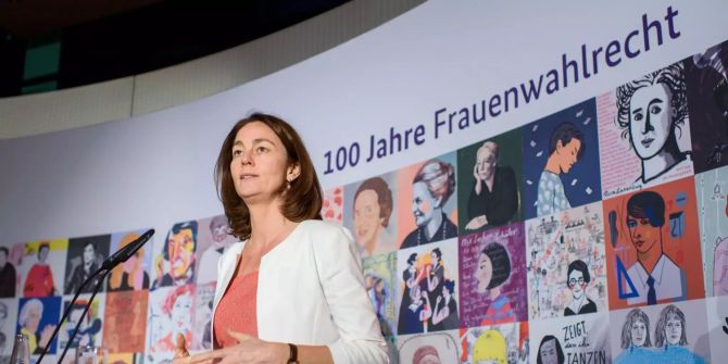 Katarina Barley spricht während einer Veranstaltung