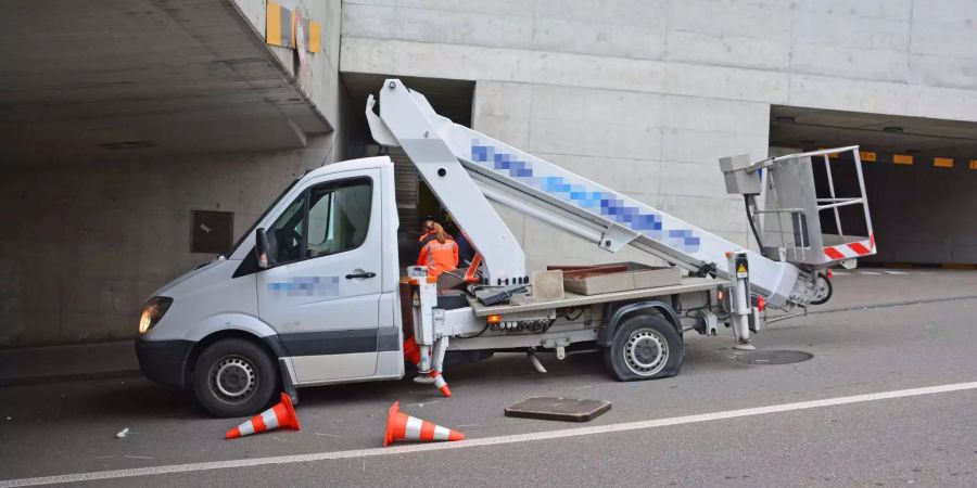 Hier hat sich der Fahrer in der Höhe verschätzt.