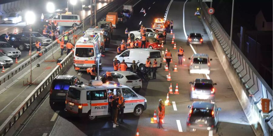 Die Kantonspolizei St. Gallen führte bei Schmerikon eine Grosskontrolle durch.