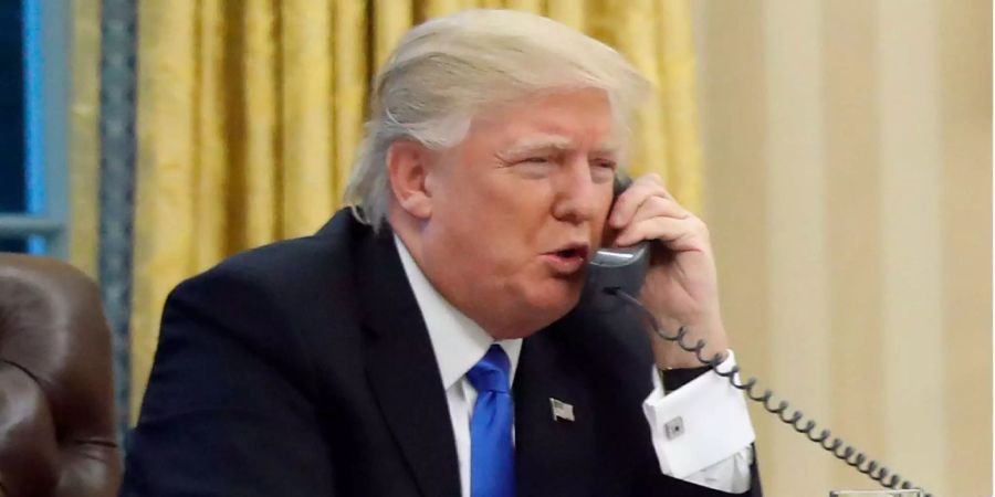 US-Präsident Donald Trump am Telefon im Weissen Haus.