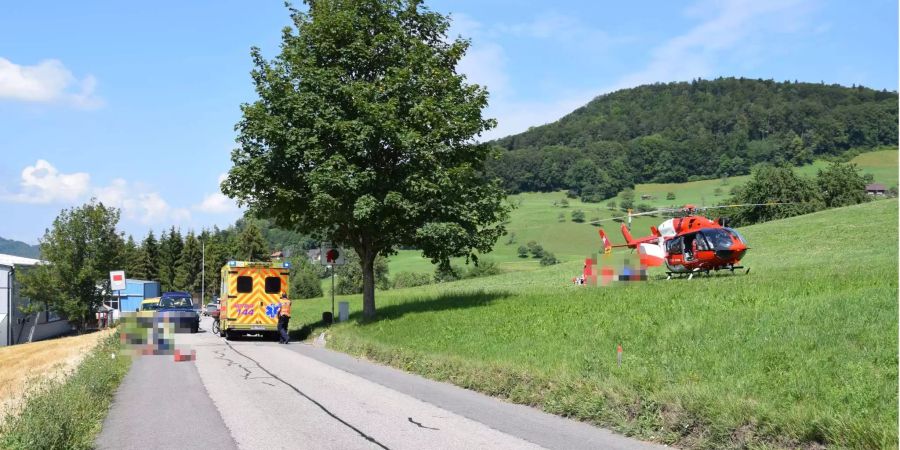 Die Rega brachte den 49-Jährigen ins Spital.