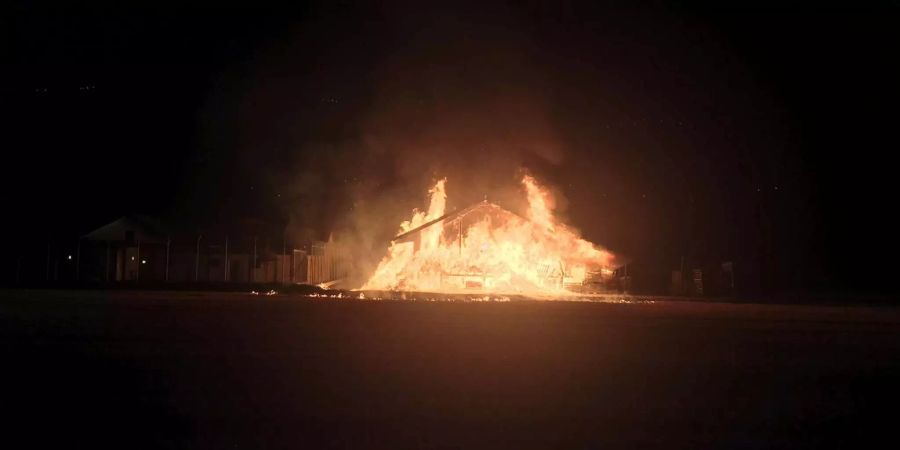 Der Holzschuppen in Granges VS brannte komplett nieder.