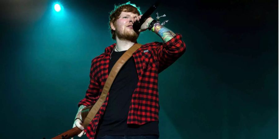 Ed Sheeran bei seinem Auftritt am letztjährigen Glastonbury Festival.