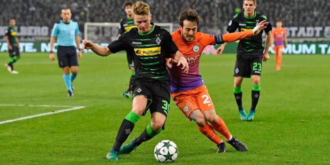 Aufpassen Schweden! Ein 19-jähriger Nico Elvedi hält Fussballgott David Silva (Machester City) in Schach. Das war 2016. Aufpassen Schweden! Ein 19-jähriger Nico Elvedi hält Fussballgott David Silva (Machester City) in Schach. Das war 2016.