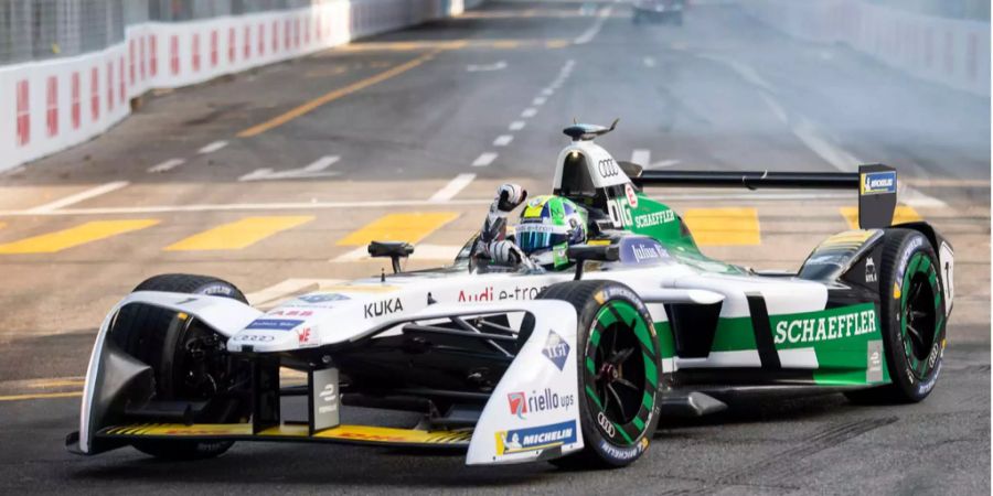 Lucas Di Grassi lässt sich feiern.