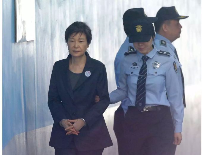 Park Geun Hye bezeichnet sich als Opfer eines «politischen Rachefeldzugs». Park Geun Hye bezeichnet sich als Opfer eines «politischen Rachefeldzugs».
