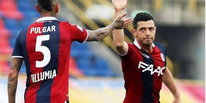 Blerim Dzemaili klatscht mit Teamkollege Pulgar ab. Blerim Dzemaili klatscht mit Teamkollege Pulgar ab.