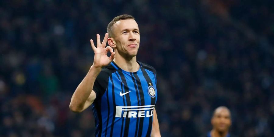 Inter Mailand profitiert von der Niederlage von Napoli und schiesst sich mit einem 5:0 gegen Chievo Verona an die Tabellenspitze. Matchwinner ist Perisic mit drei Toren.