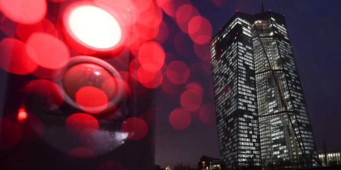 Europäische Zentralbank hat den Referenzkurs zuletzt am Freitagnachmittag festgesetzt. Europäische Zentralbank hat den Referenzkurs zuletzt am Freitagnachmittag festgesetzt.