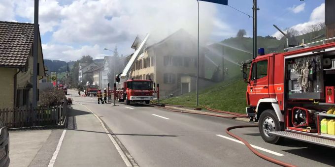 Urnäsch - Brand eines Mehrfamilienhauses