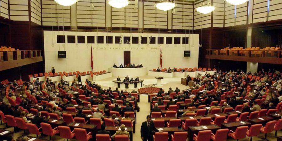 Das Parlament in Ankara stimmte am Mittwoch der  Verlängerung des Ausnahmezustands zu.