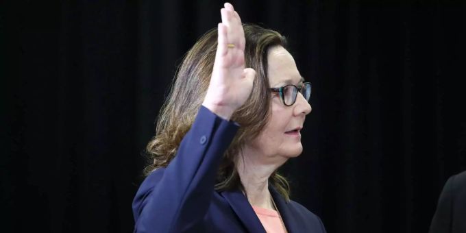Gina Haspel hat als CIA-Chefin den Amtseid abgelegt. Gina Haspel hat als CIA-Chefin den Amtseid abgelegt.