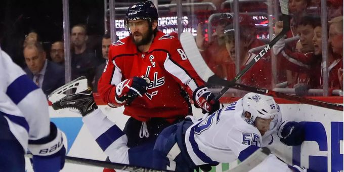 Kein Durchkommen an Alexander Ovetchkin: Die Tampa Bay Lightning straucheln. Kein Durchkommen an Alexander Ovetchkin: Die Tampa Bay Lightning straucheln.