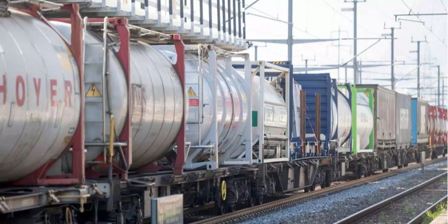 2017 wurden weniger Güter durch die Alpen transportiert.