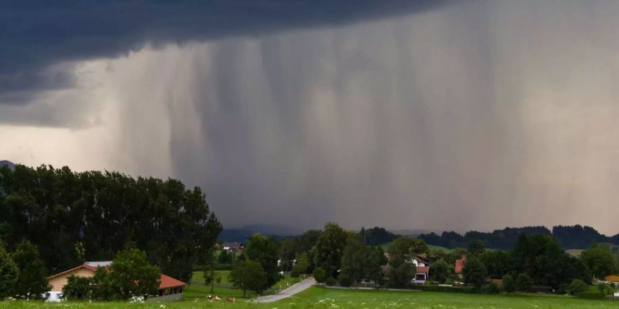 Heftige Gewitter in den Nächten erwarten uns.