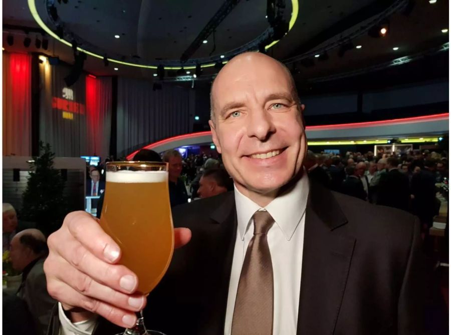 Thomas Amstutz stiess später auch noch mit einem Bier an.