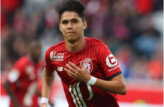 Mit zwei wichtigen Siegen in Serie gegen Metz und Toulouse hat sich Lille (im Bild: Luiz Araujo) in der Ligue 1 etwas aus dem Keller gespielt. Zwei Runden vor Schluss schieben sich die Nordfranzosen über den Strich und liegen einen Punkt vor den Abstiegsrängen. Das Restprogramm mit Dijon und St. Etienne ist happig – aber machbar. Mit zwei wichtigen Siegen in Serie gegen Metz und Toulouse hat sich Lille (im Bild: Luiz Araujo) in der Ligue 1 etwas aus dem Keller gespielt. Zwei Runden vor Schluss schieben sich die Nordfranzosen über den Strich und liegen einen Punkt vor den Abstiegsrängen. Das Restprogramm mit Dijon und St. Etienne ist happig – aber machbar.