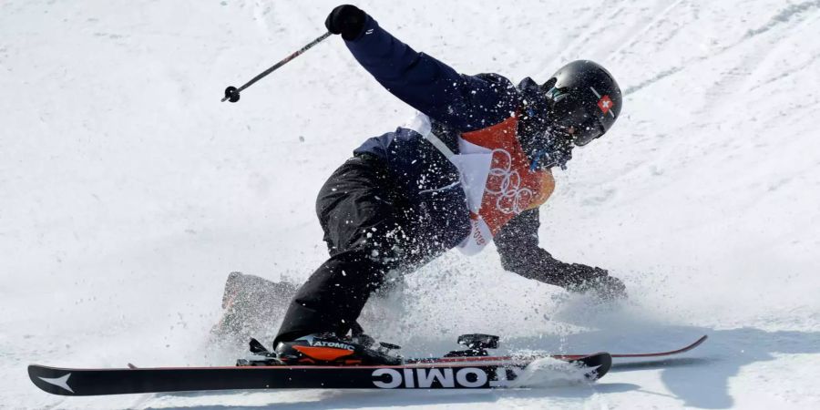 Auch Robin Briguet stürzt in der Qualifikation.