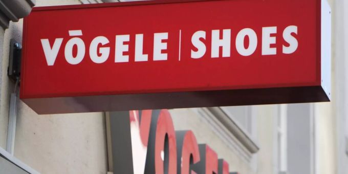 Karl Vögele betreibt unter andrem die Kette «Vögele Shoes.» (Archivbild) Vögele Shoes