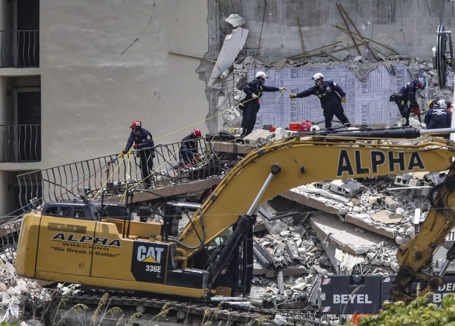 Bisher wurden 28 Opfer tot aus den Trümmern geborgen.