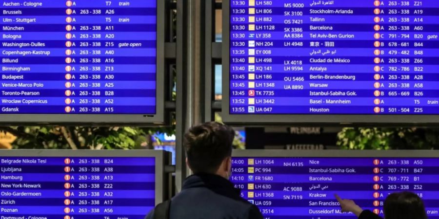 Fluginformationstafel am Flughafen Düsseldorf