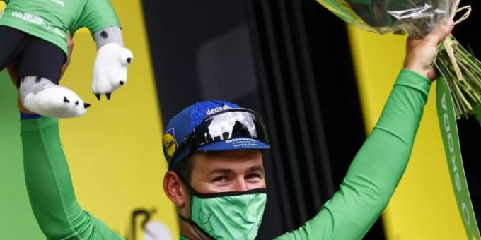 Durch seinen Etappensieg eroberte Mark Cavendish auch das Grüne Trikot. Foto: Pool Luca Bettini/BELGA/dpa Durch seinen Etappensieg eroberte Mark Cavendish auch das Grüne Trikot. Foto: Pool Luca Bettini/BELGA/dpa