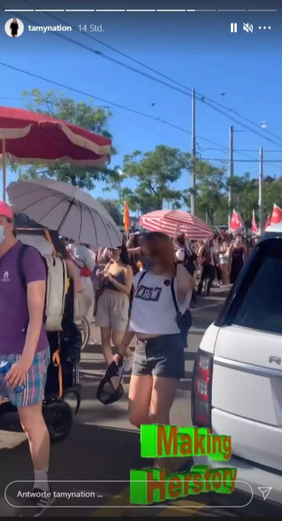 Tamy Glauser beim Frauenstreik 2021.