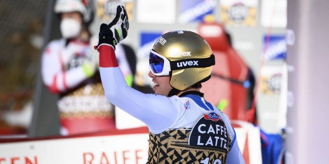 Mit Gold-Helm: Carlo Janka verabschiedet sich von den Fans in Wengen. Carlo Janka