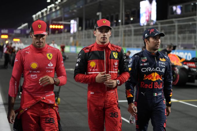 Sergio Pérez gewinnt das Qualifying vor Charles Leclerc und Carlos Sainz. Saudi F1 GP Auto Racing