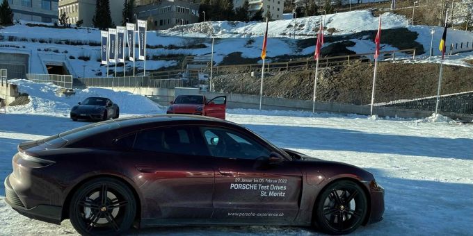 Das mit 159 km/h gemessene Auto. Kanton Graubünden