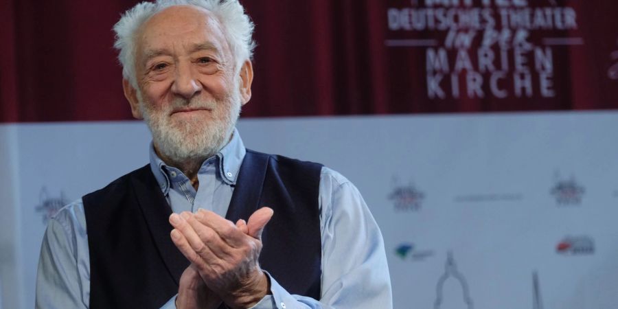 Der Schauspieler und Kabarettist Dieter Hallervorden hat Heiratspläne.