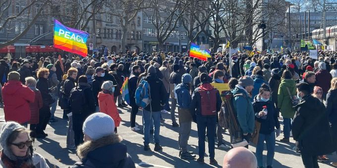 Zeichen gegen Putin - 20'000 Menschen strömten in Bern an Friedens-Demo