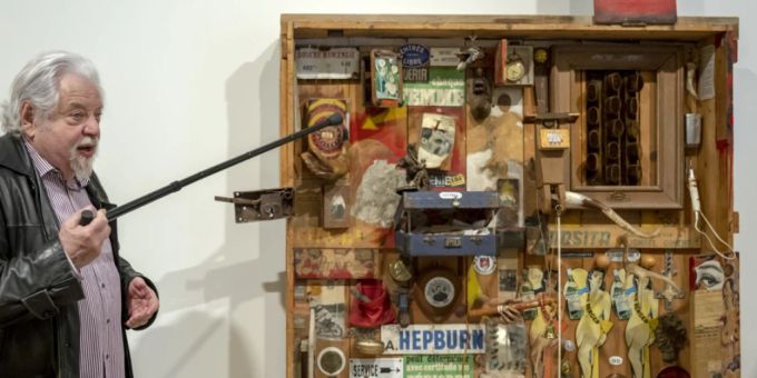 Jean-Jacques Lebel im Museum Tinguely vor seinem Nietzsche-Universum. Jean-Jacques Lebel im Museum Tinguely vor seinem Nietzsche-Universum.