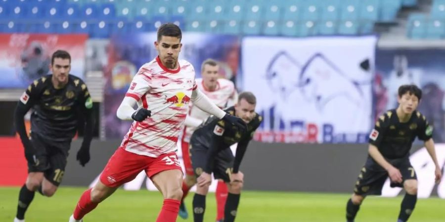 Der Leipziger Andre Silva trifft per Elfmeter. Foto: Jan Woitas/dpa-Zentralbild/dpa