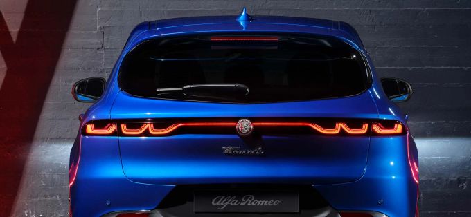Den Alfa Romeo Tonale gibt es auch in Hybrid.