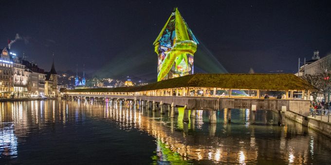 Ein Blick auf die Installation «Luc Underwater» am Lili Lichtfestival in Luzern. EPA/URS FLUEELER Lilu Light Festival Lucerne