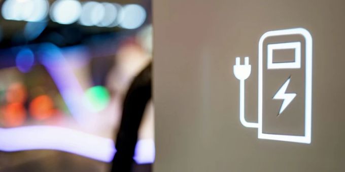 ABB stellt unter anderem Ladestationen für E-Autos her. (Symbolbild) ABB