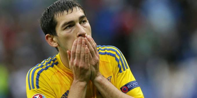 Taras Stepanenko ist seit 2010 Nationalspieler der Ukraine. Ukraine Krieg