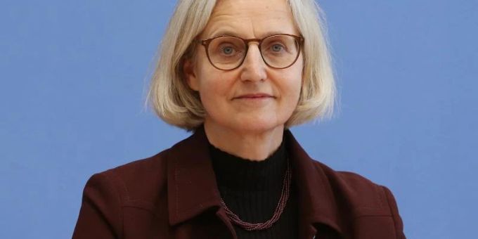 Christiane Hoffmann legt mit «Alles, was wir nicht erinnern» ein sehr persönliches Buch vor. Foto: Wolfgang Kumm/dpa Christiane Hoffmann legt mit «Alles, was wir nicht erinnern» ein sehr persönliches Buch vor. Foto: Wolfgang Kumm/dpa