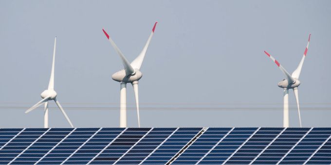 Solar- und Windenergie (Symbolbild). klimaschutzgesetz