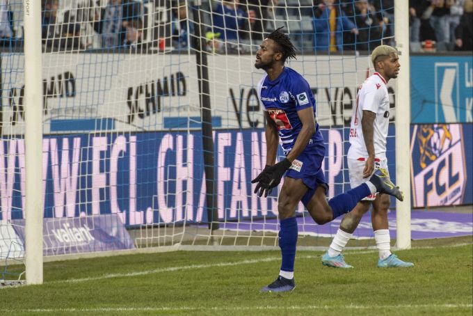 Asumah Abubakar (l.) erzielt das entscheidende Tor für den FC Luzern. FC Luzern