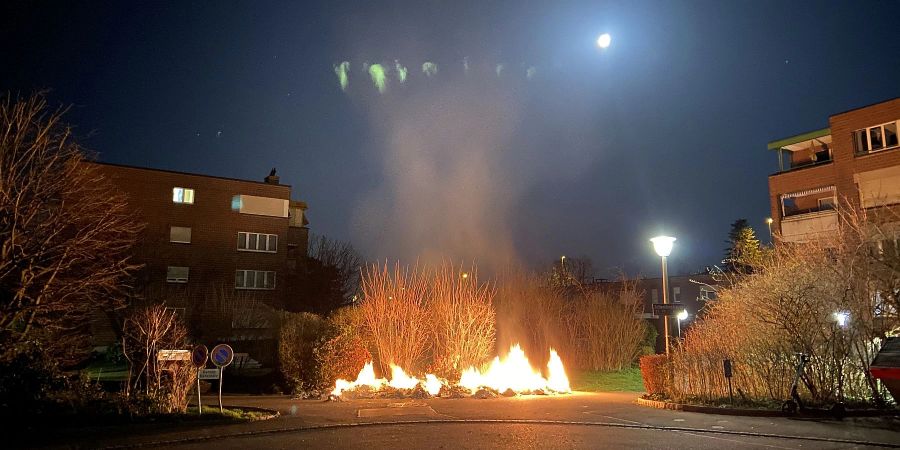 Wiederholte Brandstiftung an bereitgestelltem Altkarton