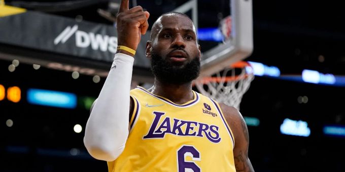 Basketball-Superstar LeBron James ist auf den zweiten Platz der ewigen NBA-Punkteliste vorgerückt. Basketball-Superstar LeBron James ist auf den zweiten Platz der ewigen NBA-Punkteliste vorgerückt.