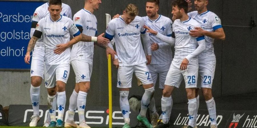 Der SV Darmstadt hat die Spitzenposition in der 2. Liga übernommen. Foto: Stefan Puchner/dpa