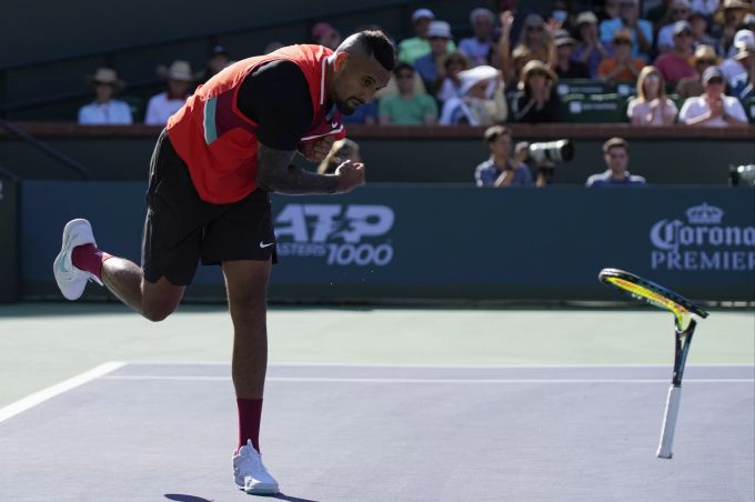 Nick Kyrgios hat seine Nerven nach dem Spiel gegen Rafael Nadal nicht im Griff. Rafael Nadal